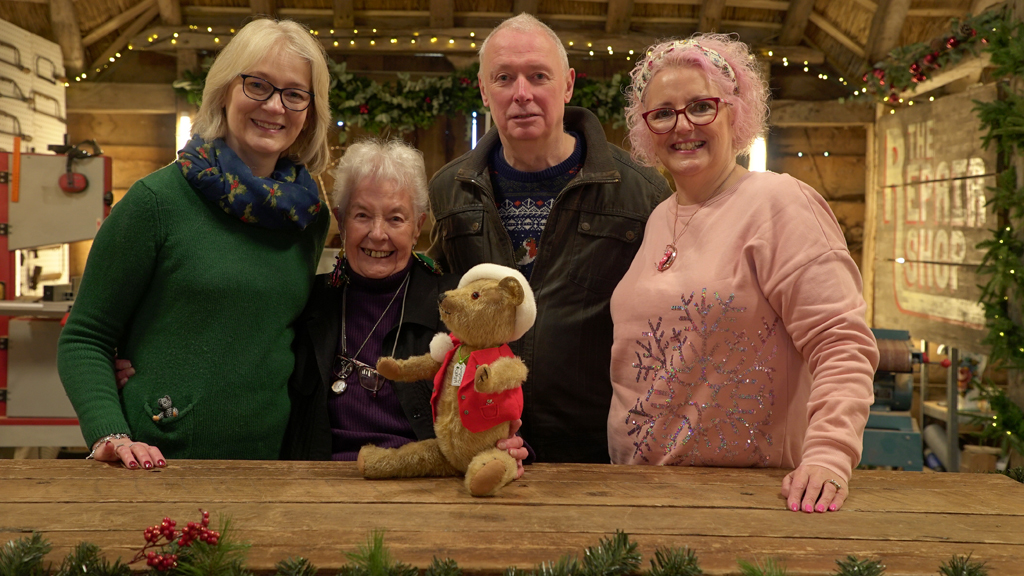 The Repair Shop at Christmas Season 2019 on Quest +1 - TV Programme Poster