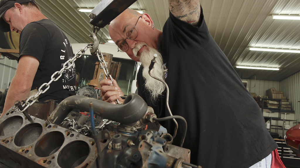 Garage Squad Season 8 Episode 8 on Discovery Turbo +1 - TV Programme Poster