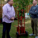 Image for episode "Putting Down Roots" from Sitcom programme "Modern Family"