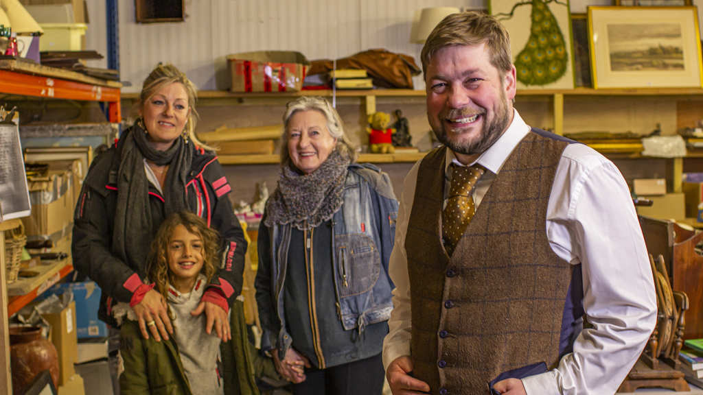 The Yorkshire Auction House Season 1 Episode 9 on Quest - TV Programme Poster