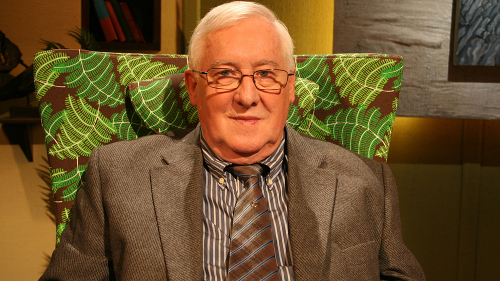 Comhrá Season 11 Episode 24 on TG4 - TV Programme Poster