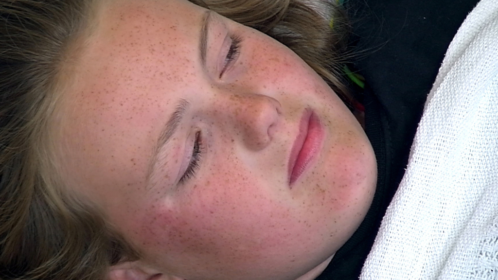 24 Hours in A&E Season 11 Episode 4 on More4 - TV Programme Poster