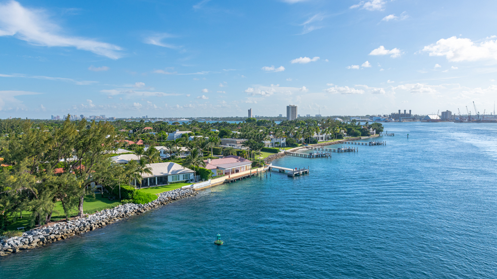 Fantasy Homes by the Sea promotional image