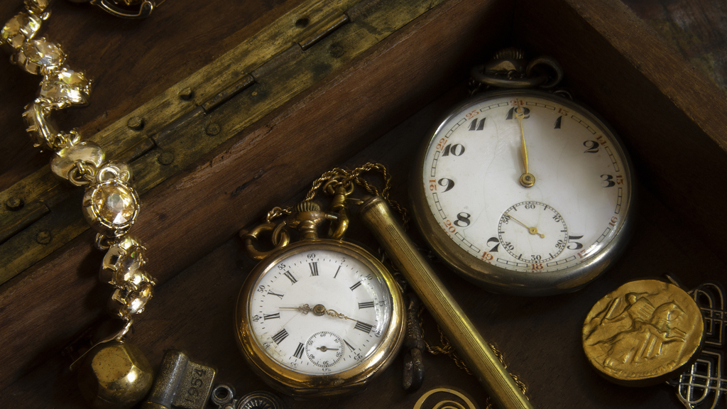 Flog It! on BBC Two Northern Ireland - 4:35pm