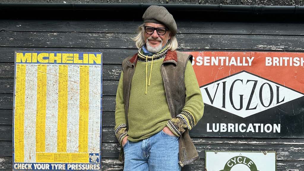 Sled And Buried: Christmas Special on Quest - 8:00pm