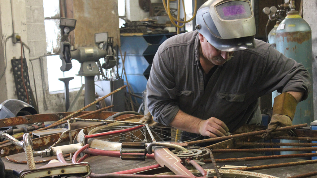 Salvage Dawgs Season 3 Episode 6 on Discovery Channel +1 - TV Programme Poster