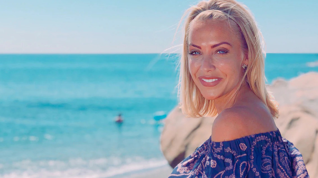 A Place in the Sun Season 2017 on More4 HD - TV Programme Poster