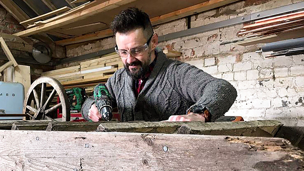 Find It, Fix It, Flog It Season 4 Episode 4 on More4 +1 - TV Programme Poster