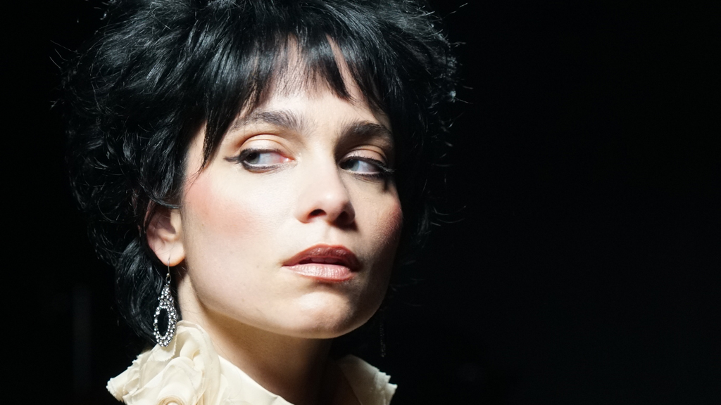 Versace Crimes of Fashion: People Magazine Investigates on Investigation Discovery - TV Programme Poster