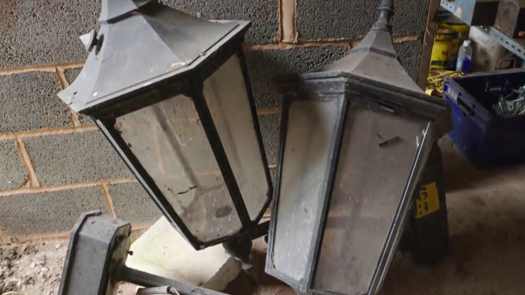 Find It, Fix It, Flog It Season 7 Episode 28 on Quest +1 - TV Programme Poster