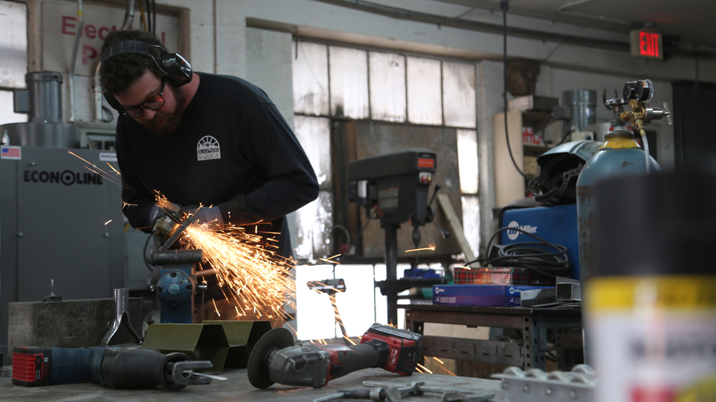 Salvage Dawgs promotional image