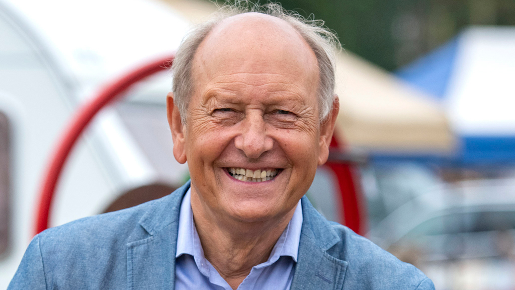 Bargain Hunt Season 63 Episode 26 on BBC Two Northern Ireland - TV Programme Poster