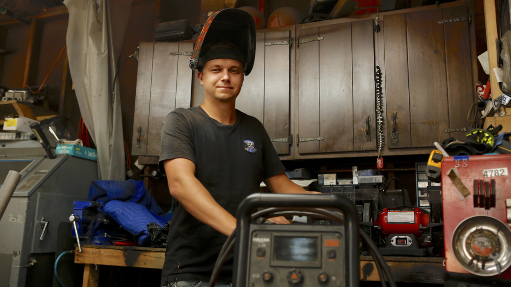 Garage Squad Season 8 Episode 6 on Discovery Turbo +1 - TV Programme Poster