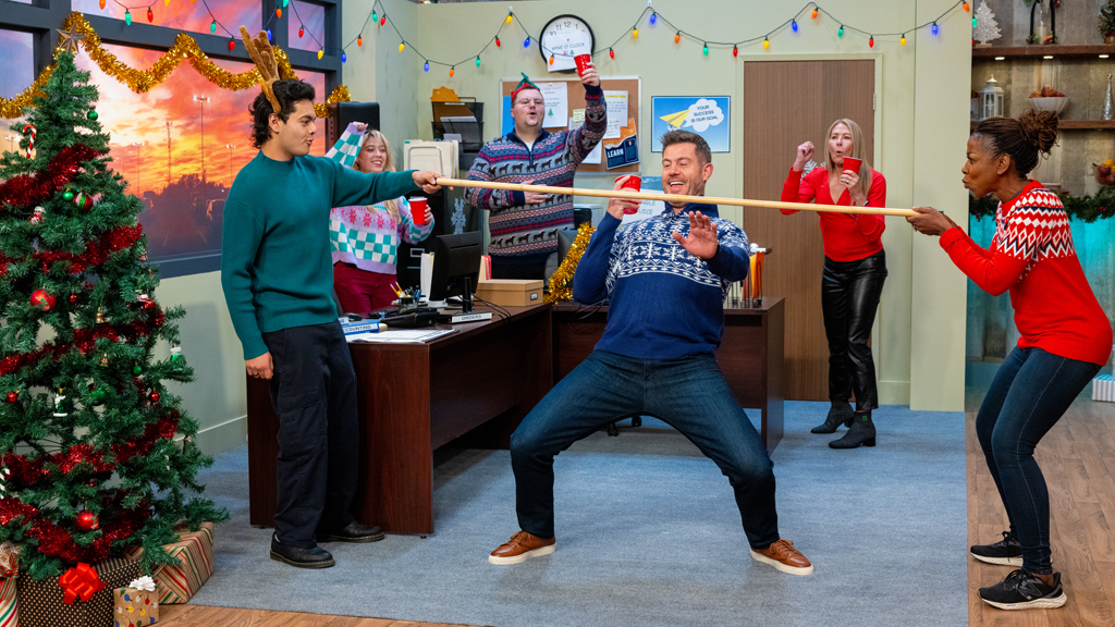 Holiday Baking Championship Season 11 Episode 6 on Food Network +1 - TV Programme Poster