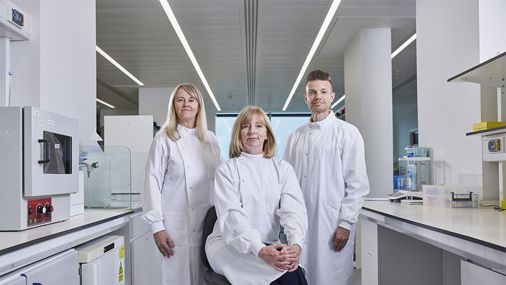 Cancer Detectives: Finding the Cures Season 1 Episode 1 on Channel 4 - TV Programme Poster
