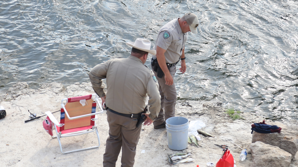 Lone Star Law Season 5 Episode 4 on Animal Planet +1 - TV Programme Poster