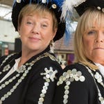 Image for episode "The Girls with the Pearl Buttons" from Sitcom programme "Birds of a Feather"